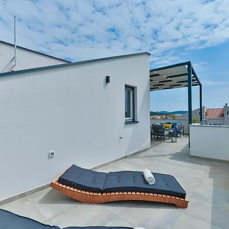 Villa Jomani With Heated Pool