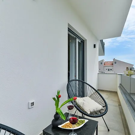 Villa Jomani With Heated Pool *