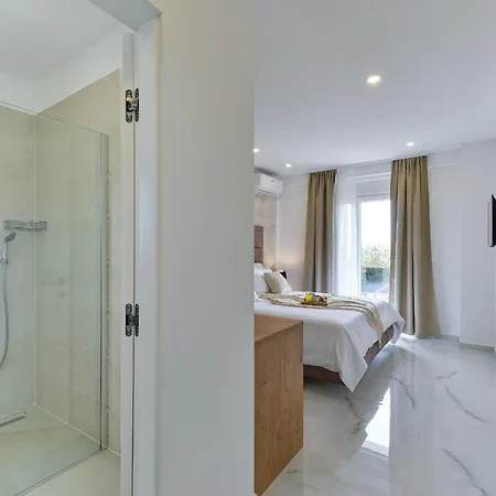 Jomani With Heated Pool Villa *