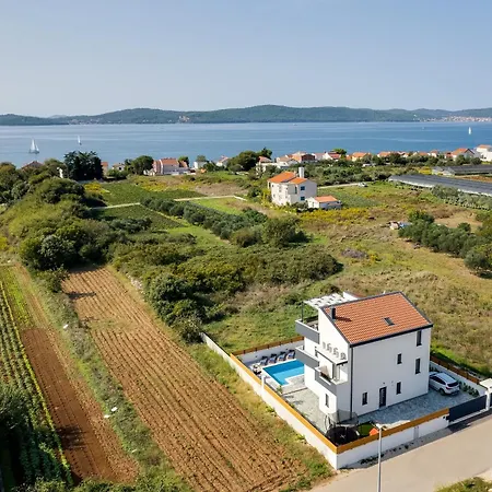 Villa Jomani With Heated Pool *