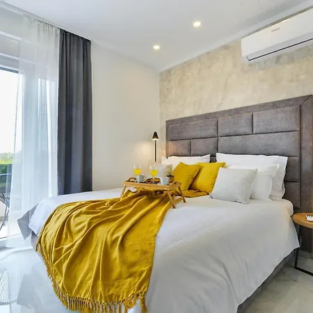 Jomani With Heated Pool Villa