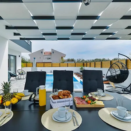 Jomani With Heated Pool Villa