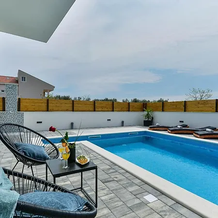 Jomani With Heated Pool Villa Bibinje