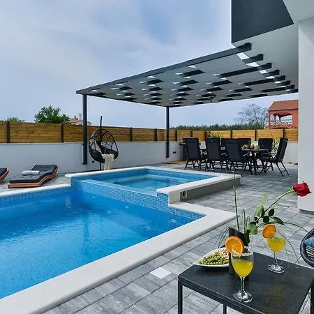 Jomani With Heated Pool *