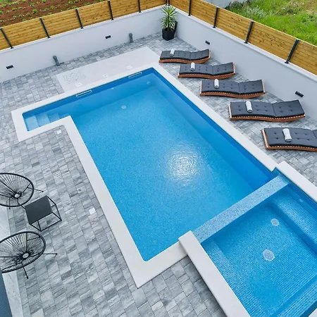 Jomani With Heated Pool *